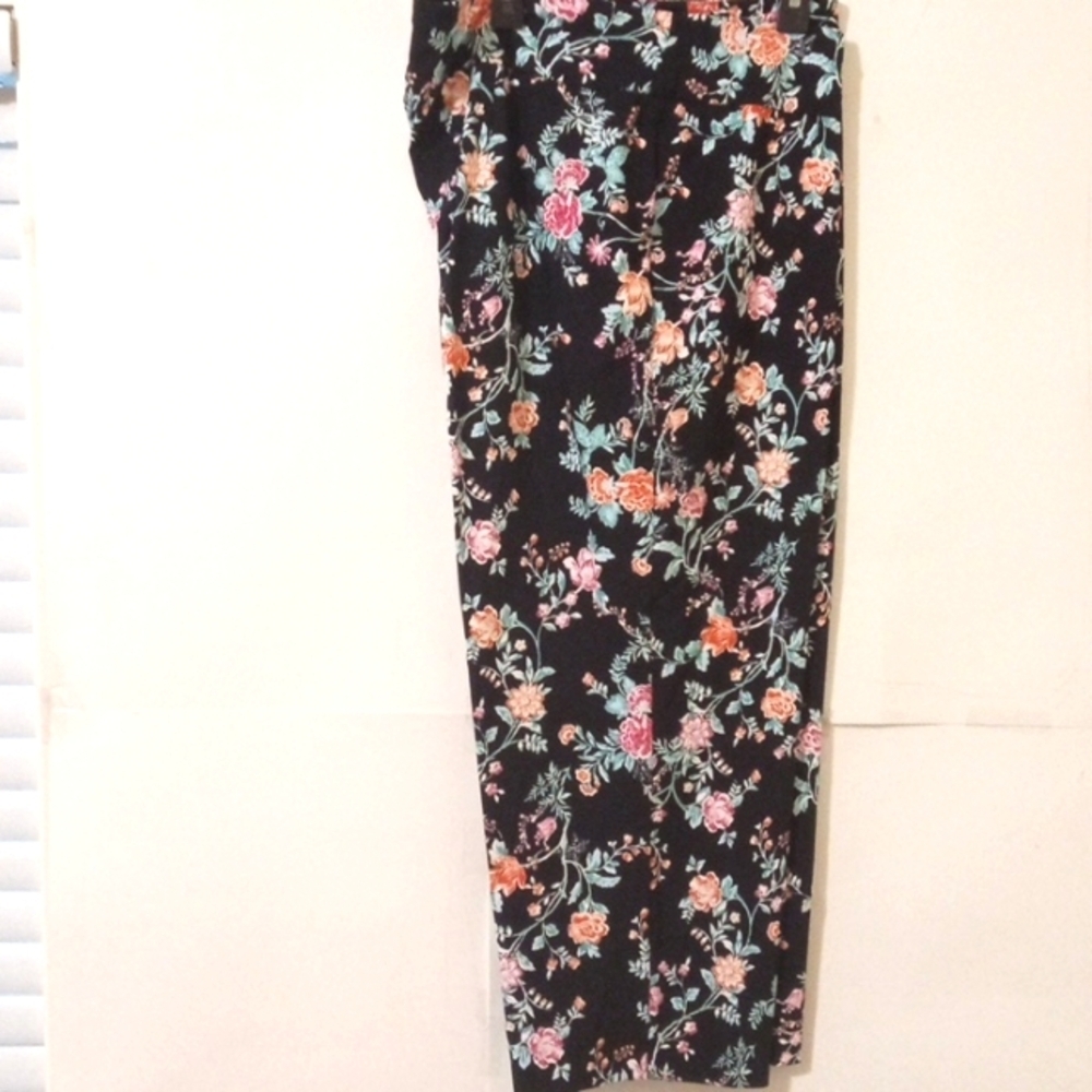COUNTERPARTS FLORAL BOUQUET CROP PANTS - Black -Super Stretch - SIZE 2X NWT - Picture 3 of 10